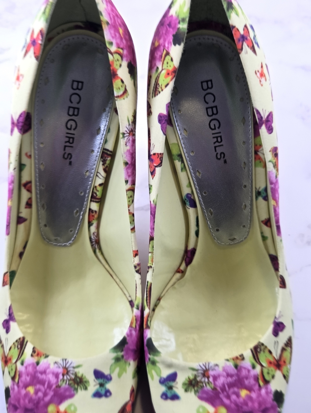 BCBGeneration Yellow Floral Butterfly Pointed-Toe Stiletto Heels(B6) - Picture 2 of 7